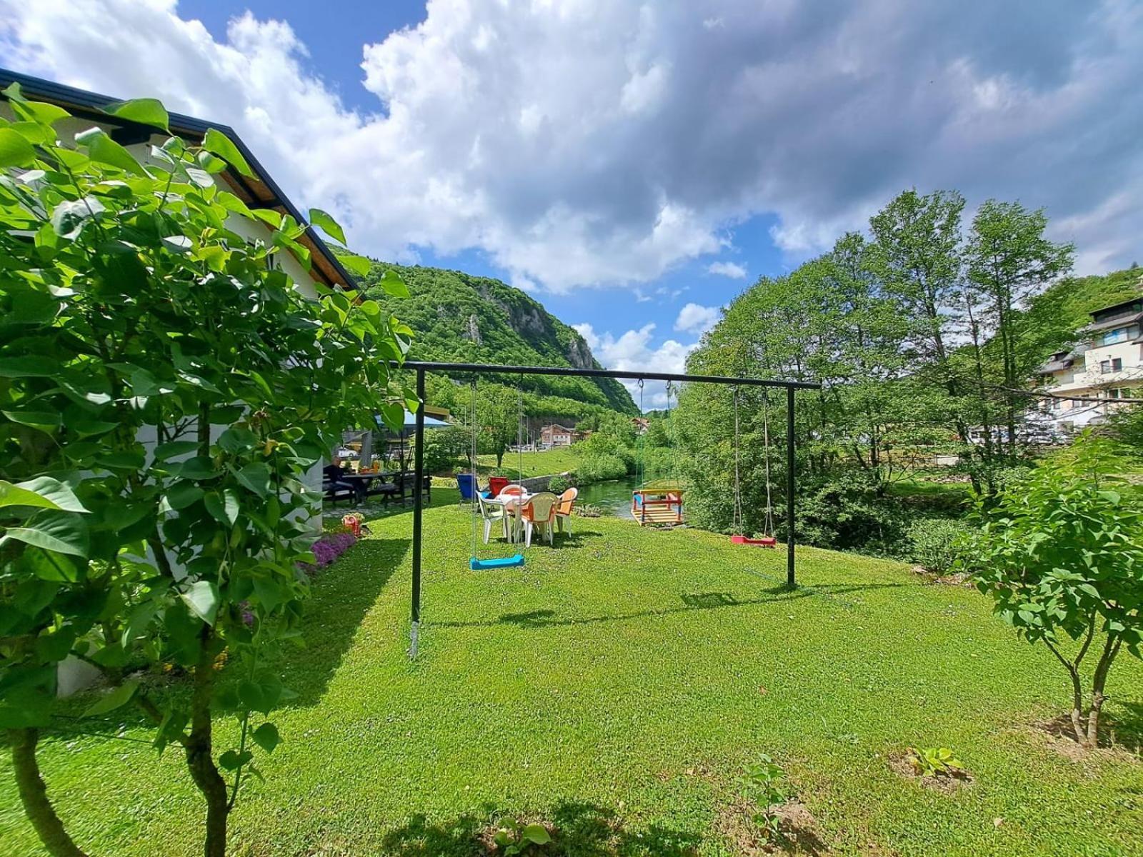 亚伊采Sobe Zizi住宿加早餐旅馆 外观 照片